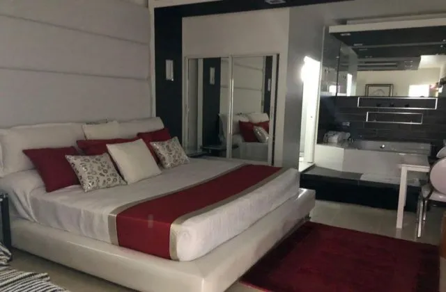 Hotel Rey La Vega room bed king size